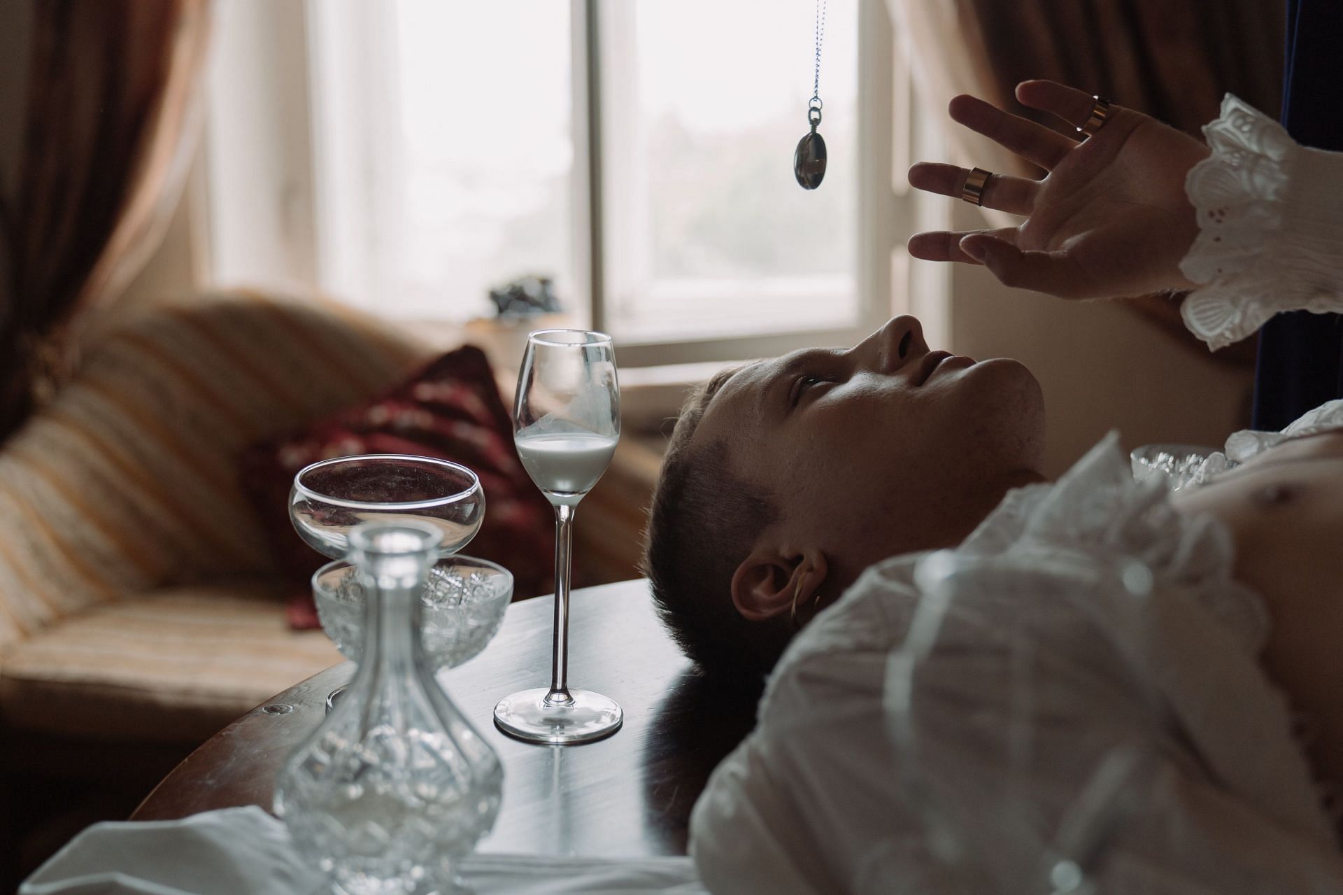 Self hypnosis (Image via Pexels/Cottonbro Studio)
